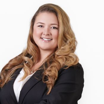 Portrait of Isabelle Aranha, Real Estate Agent